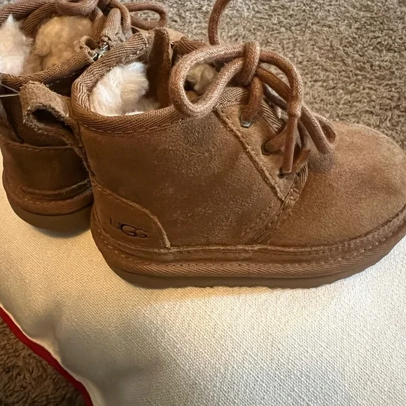 UGG Brown Boots with Soft Suede Material and Ankle Height - Picture 6 of 9